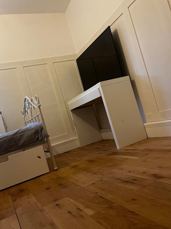 Room King Square in Greater London
