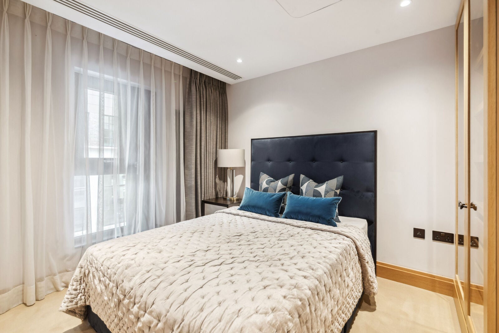 Flat John Islip Street in City of Westminster