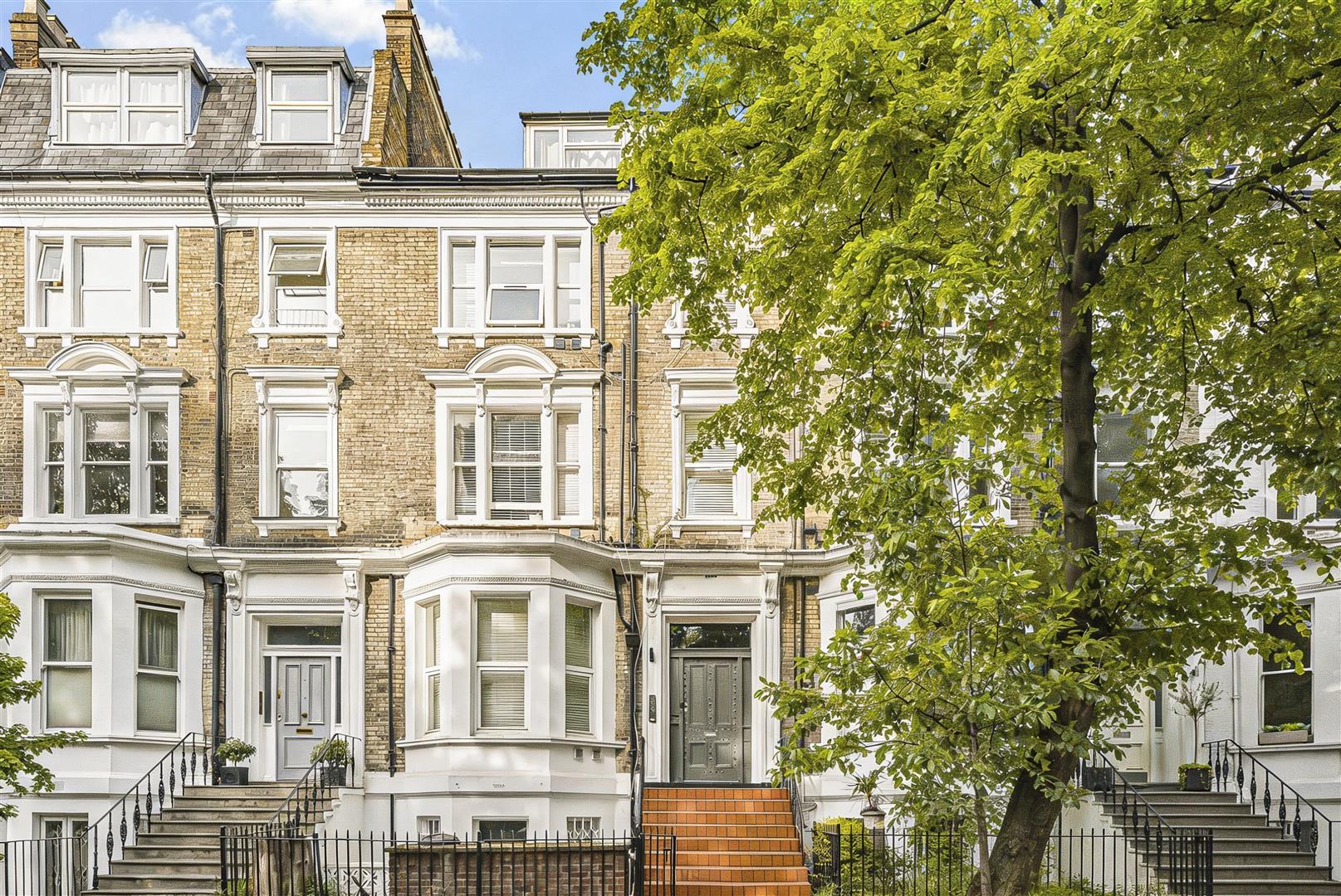 Flat Russell Road in Greater London