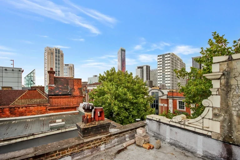Flat North End in London