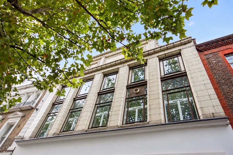 Flat North End in London