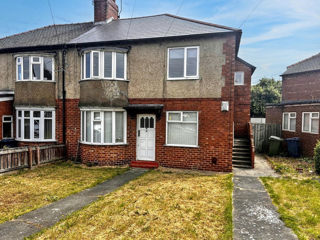 Flat Tunstall Avenue in Newcastle upon Tyne
