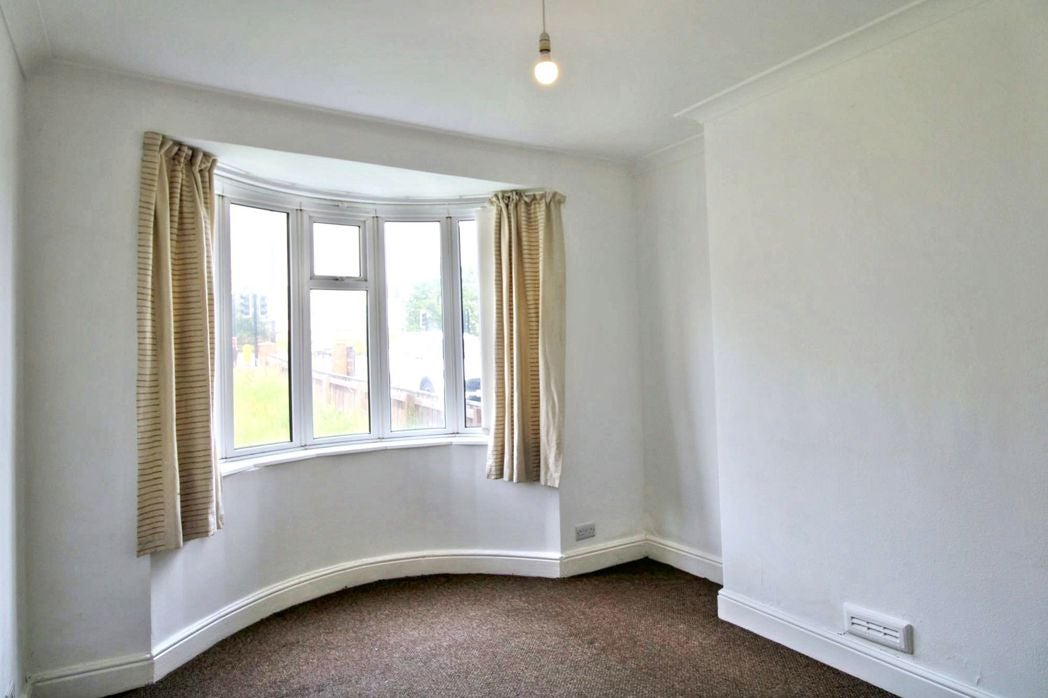 Flat Tunstall Avenue in Newcastle upon Tyne
