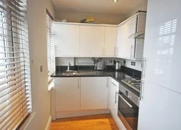Flat Colston Road in Greater London