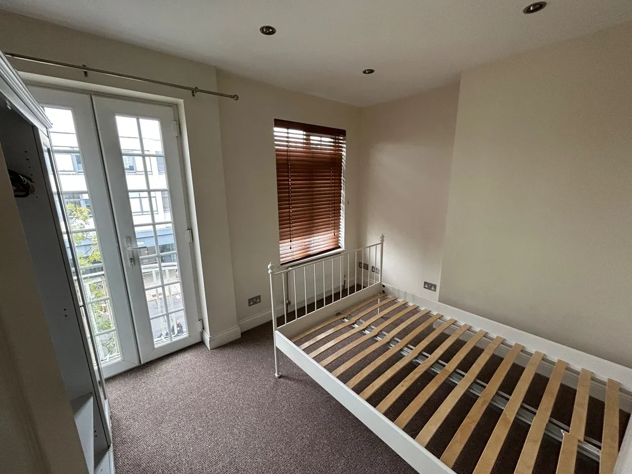 Flat Colston Road in Greater London