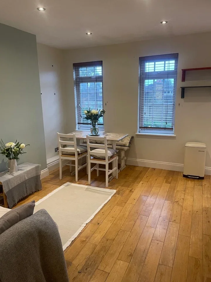 Flat Colston Road in Greater London