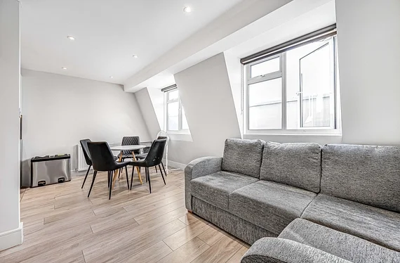 Flat Finborough Road in Greater London