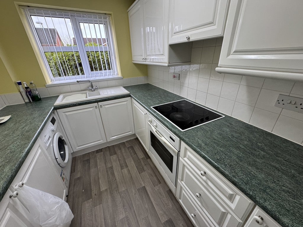 Flat Longview Drive in Salford