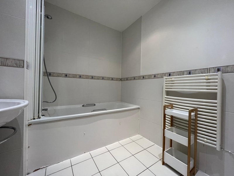 Room Rotherhithe Street in Greater London
