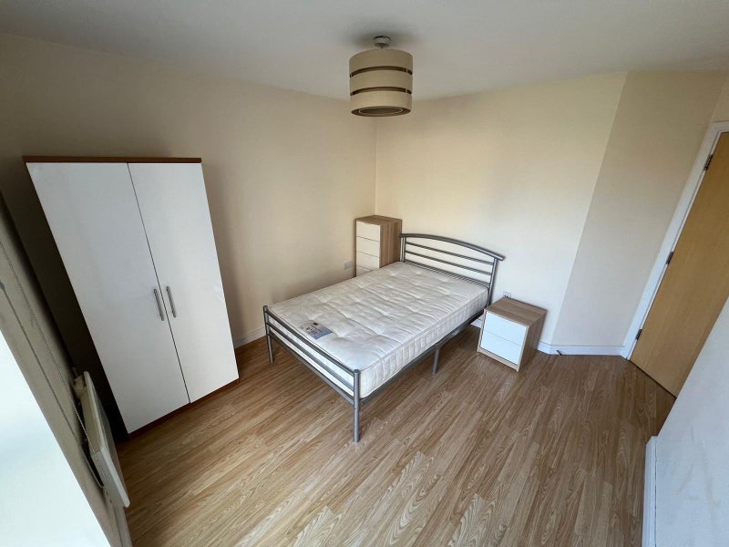 Room Rotherhithe Street in Greater London