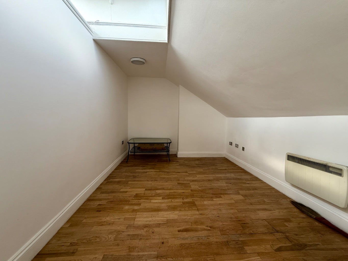 Flat Ealing Road in Greater London