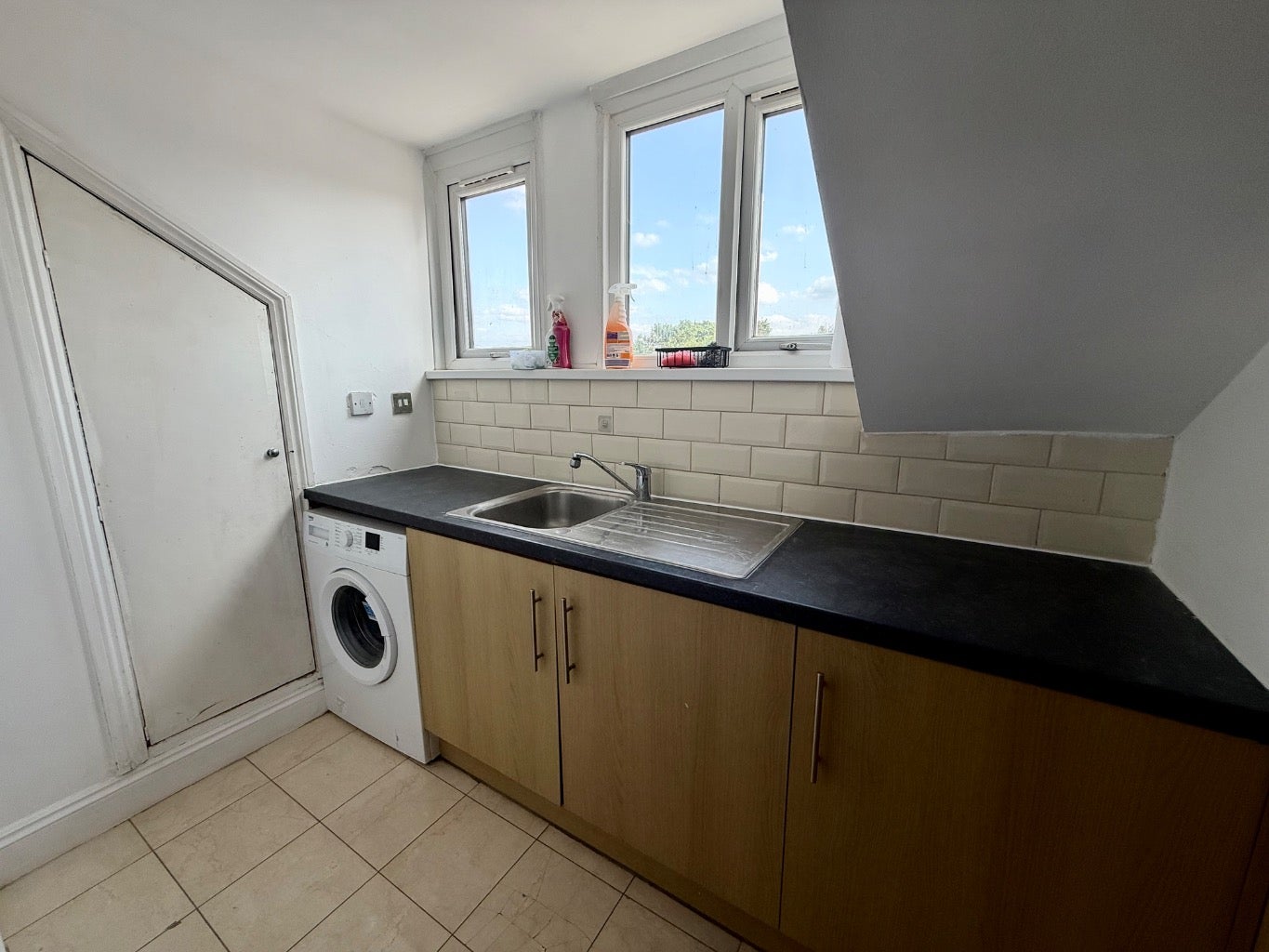 Flat Ealing Road in Greater London