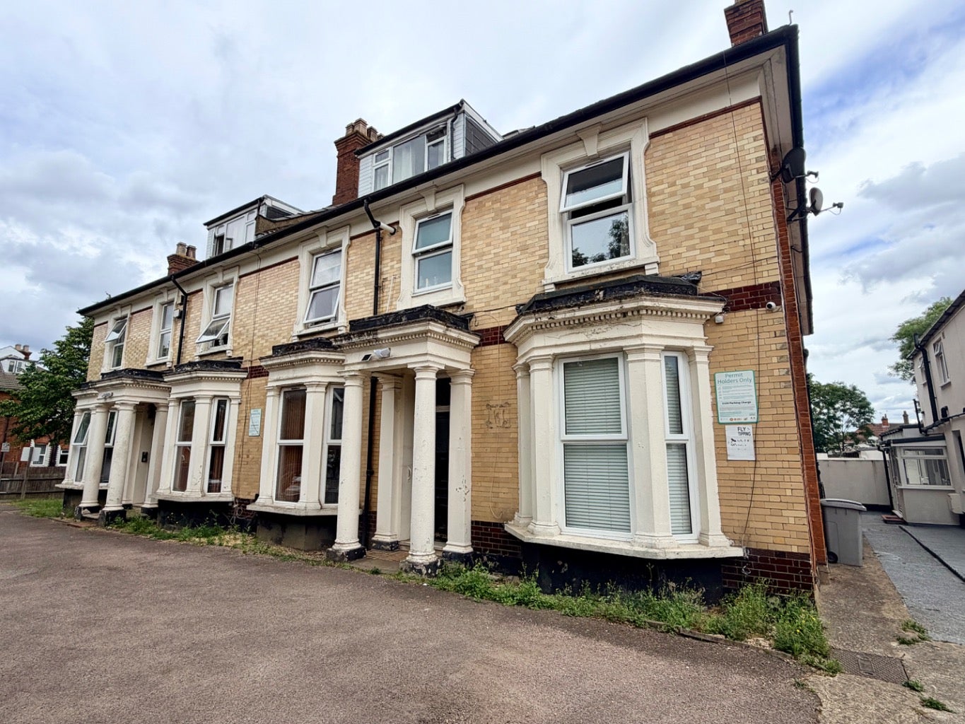 Flat Ealing Road in Greater London