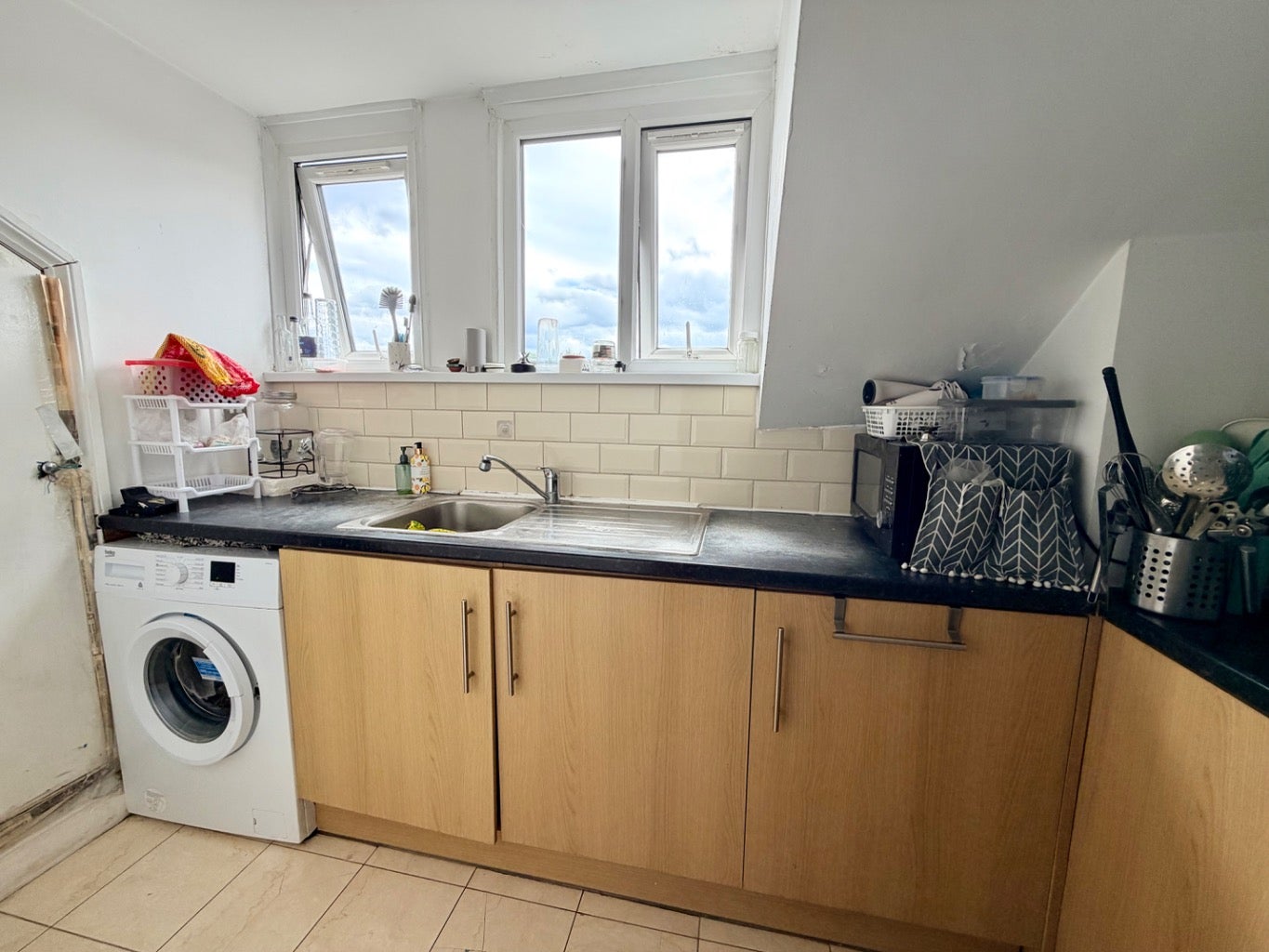 Flat Ealing Road in Greater London