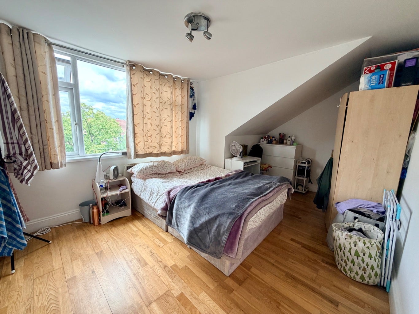Flat Ealing Road in Greater London