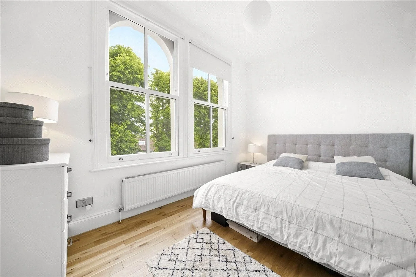 Flat Crescent Wood Road in Greater London