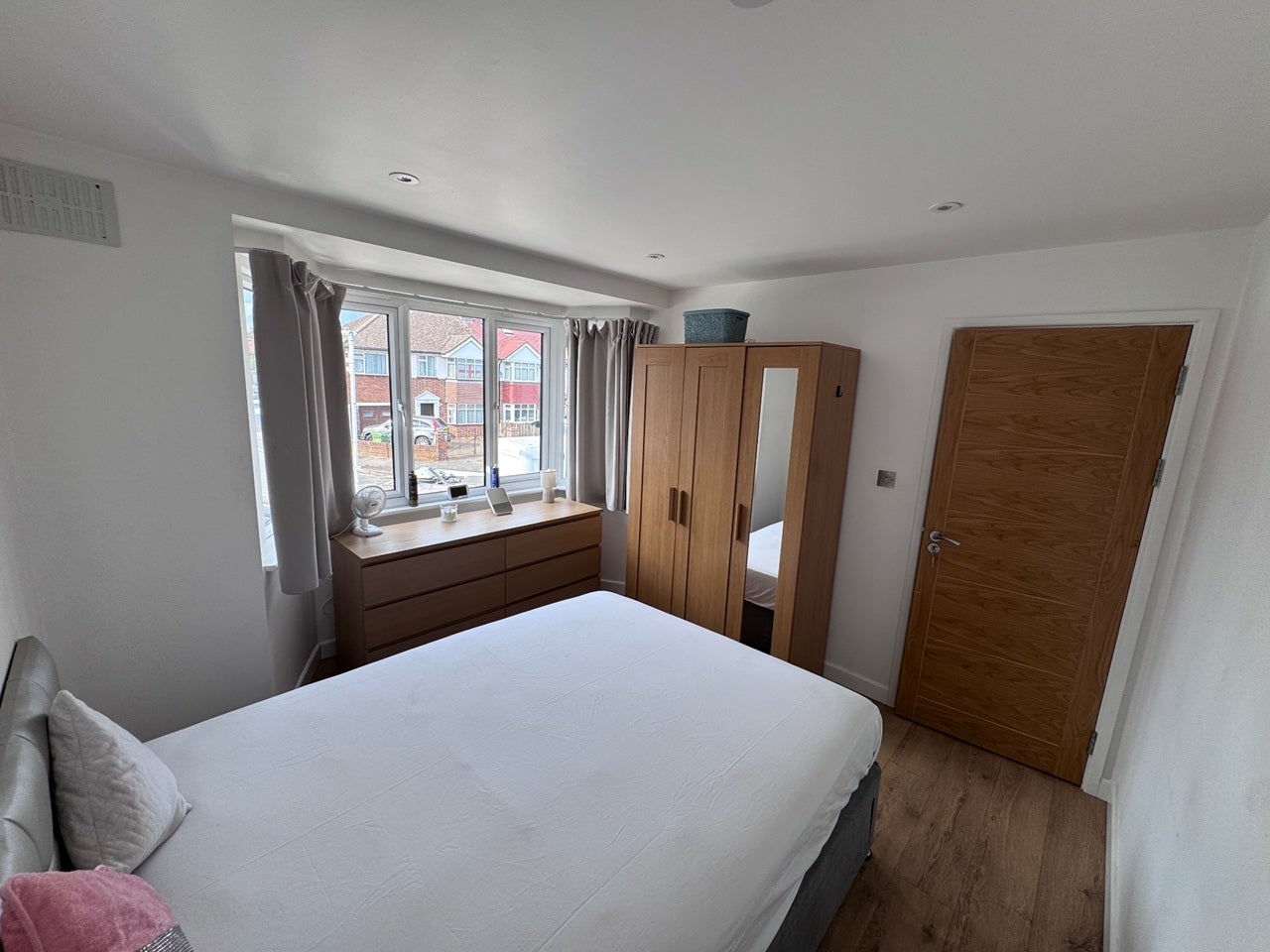 Room Bedford Road in Greater London