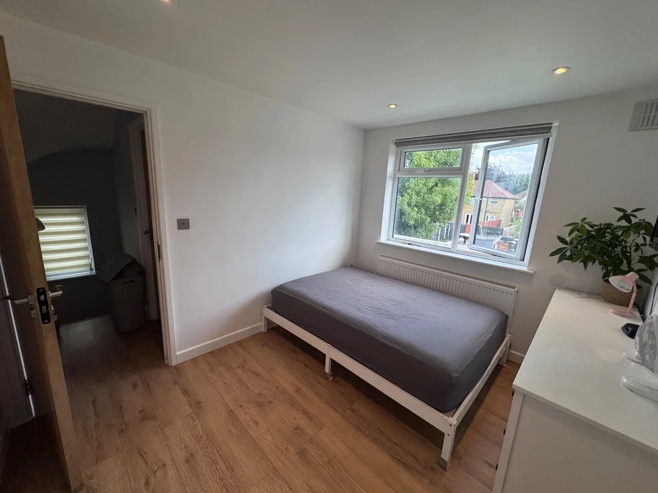 Room Bedford Road in Greater London