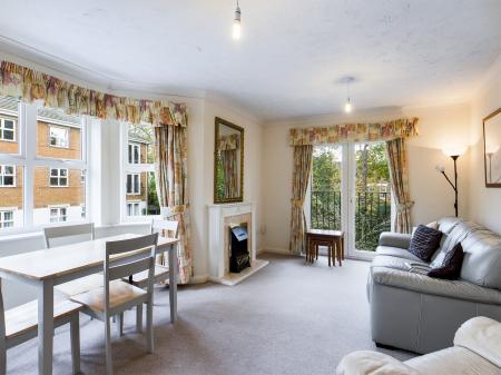 Flat Regent Court in Basingstoke and Deane