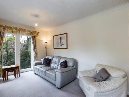 Flat Regent Court in Basingstoke and Deane