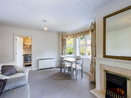 Flat Regent Court in Basingstoke and Deane