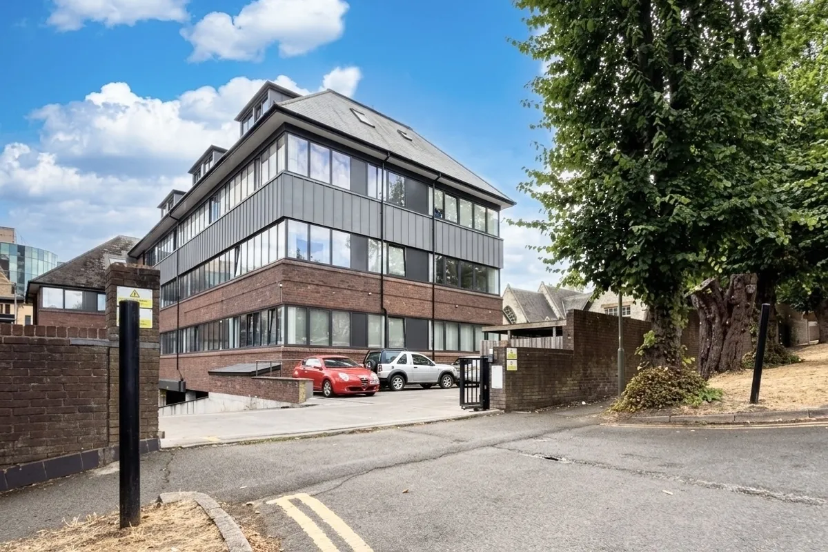 Flat Station Road in Reigate and Banstead