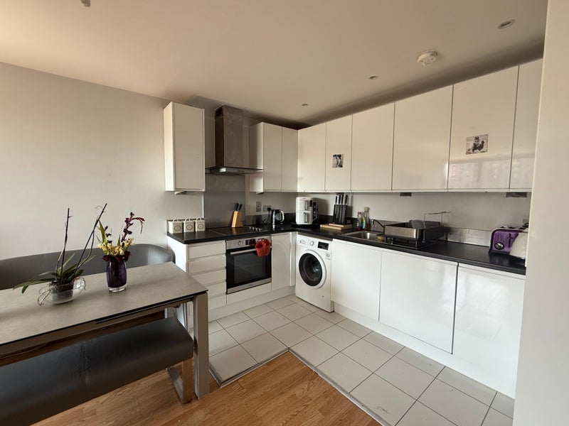 Room Hallsville Road in Greater London