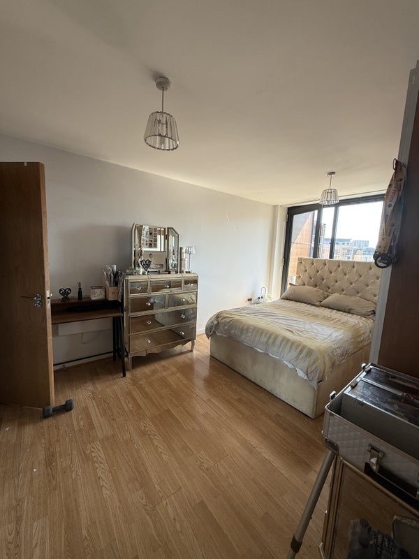 Room Hallsville Road in Greater London