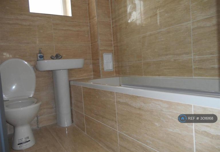 Flat Duke Road in Greater London