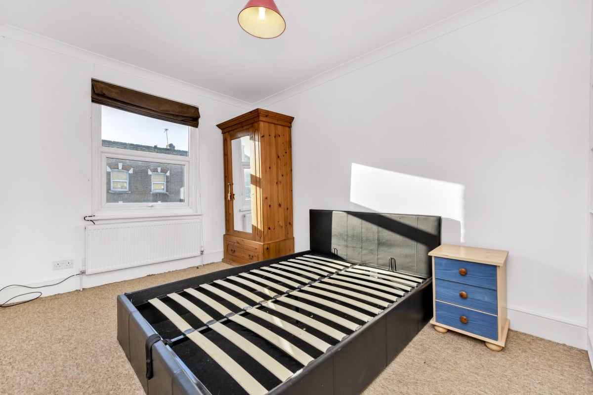 Flat Blackstock Road in Greater London