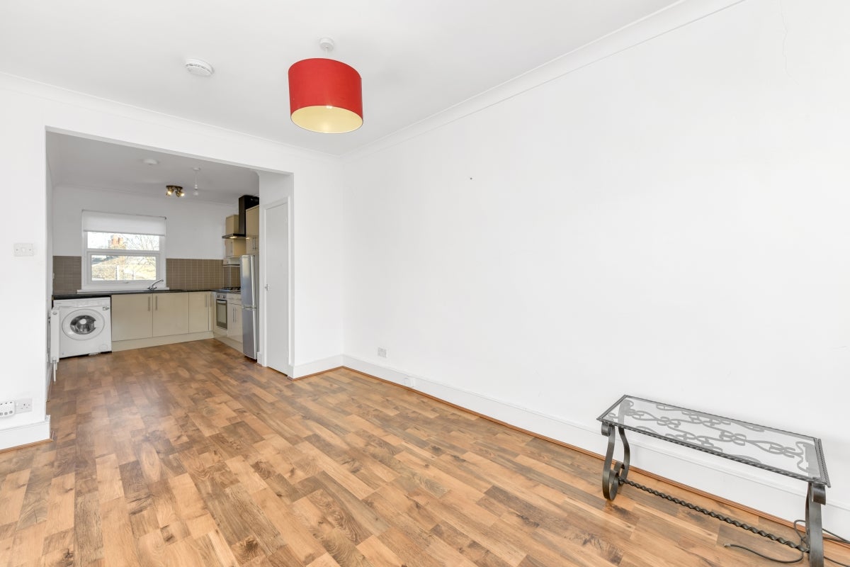 Flat Blackstock Road in Greater London