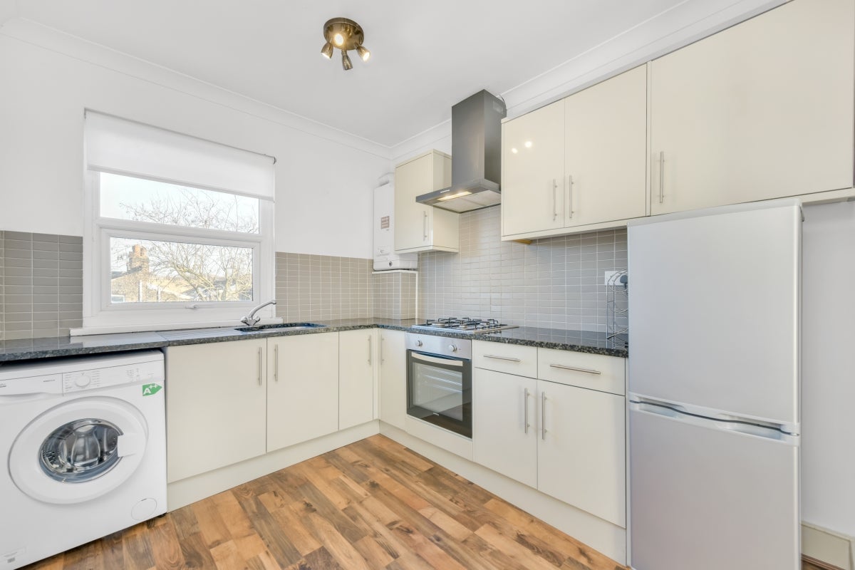 Flat Blackstock Road in Greater London