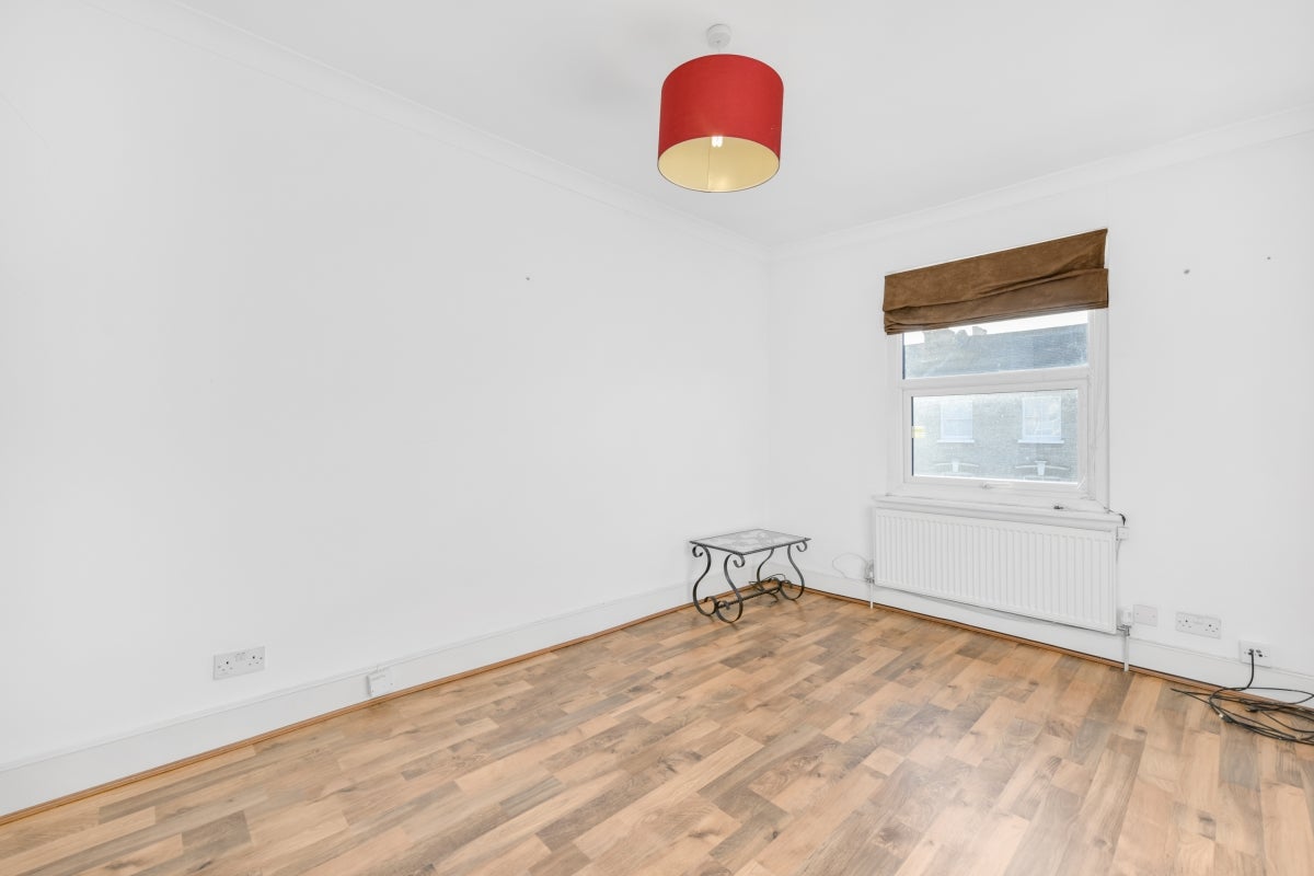 Flat Blackstock Road in Greater London