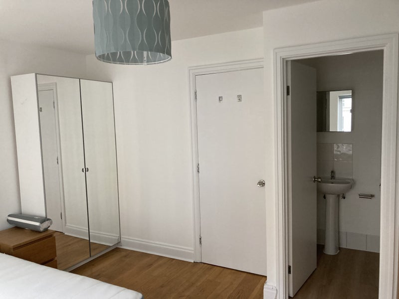 Room St. Davids Square in Greater London