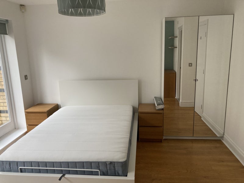 Room St. Davids Square in Greater London