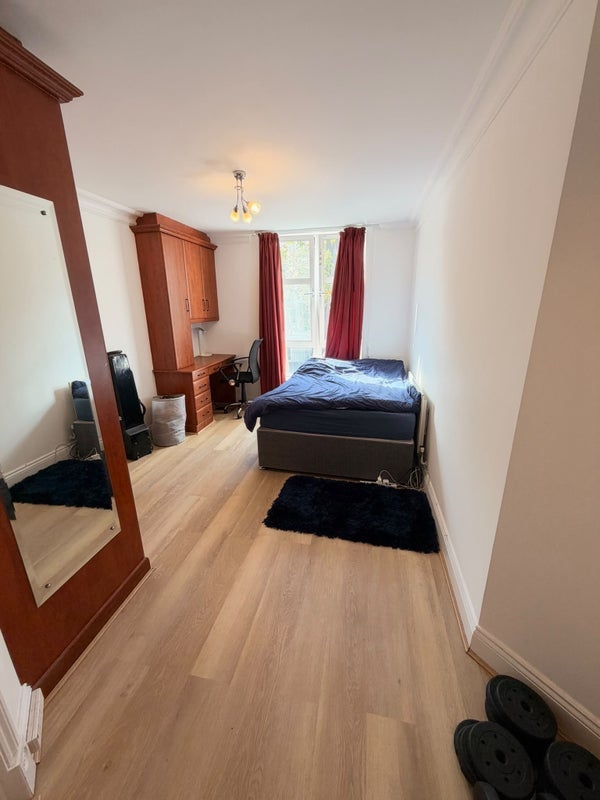 Room Avon Place in Greater London