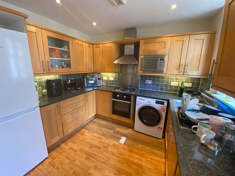 Room Avon Place in Greater London