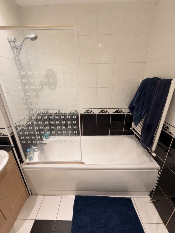 Room Avon Place in Greater London