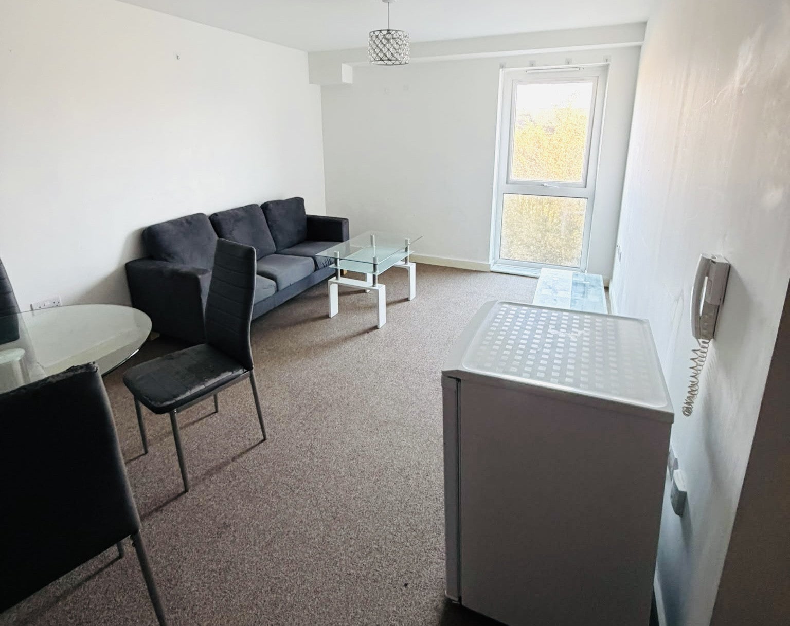 Flat Carriage Close in Hale