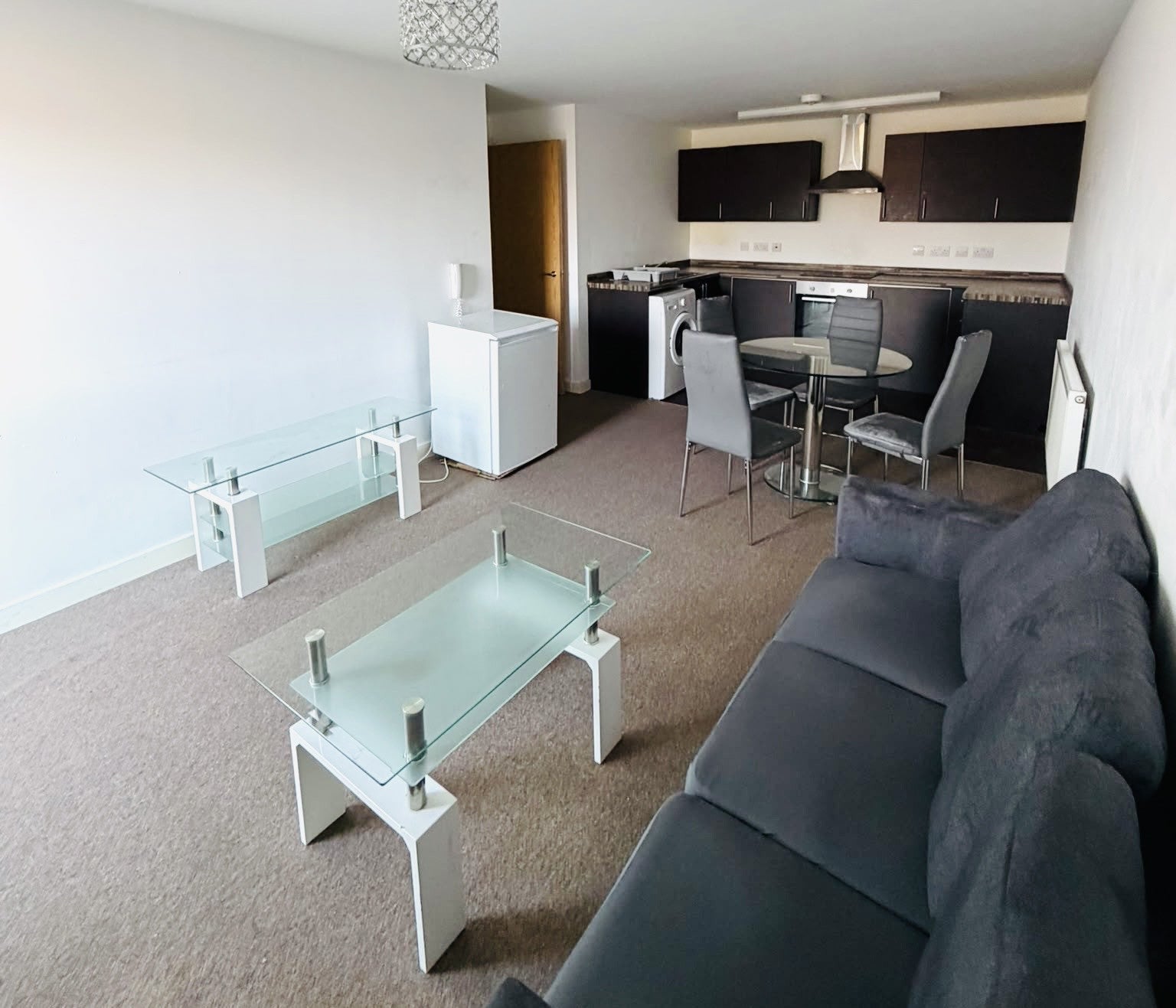 Flat Carriage Close in Hale