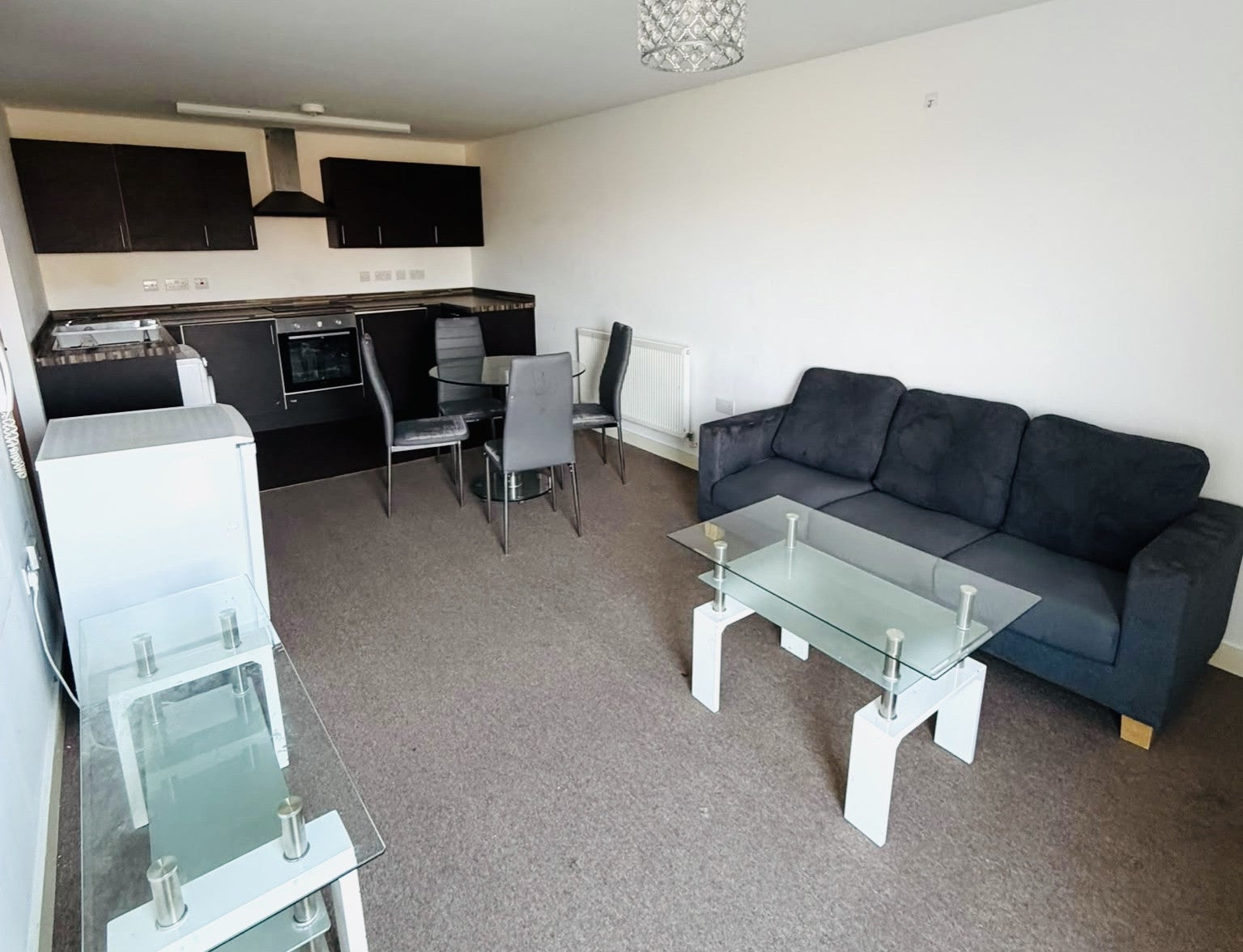 Flat Carriage Close in Hale