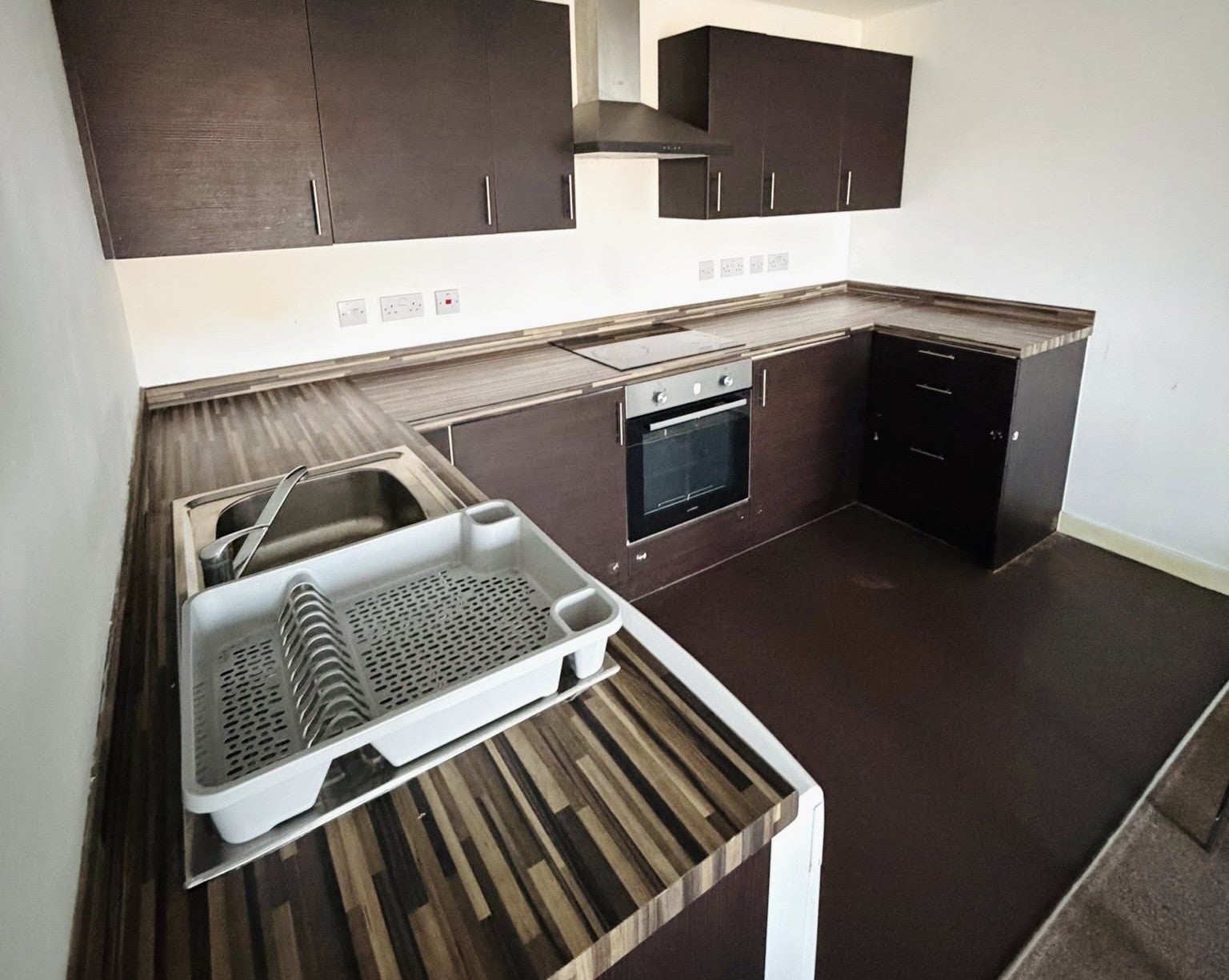 Flat Carriage Close in Hale