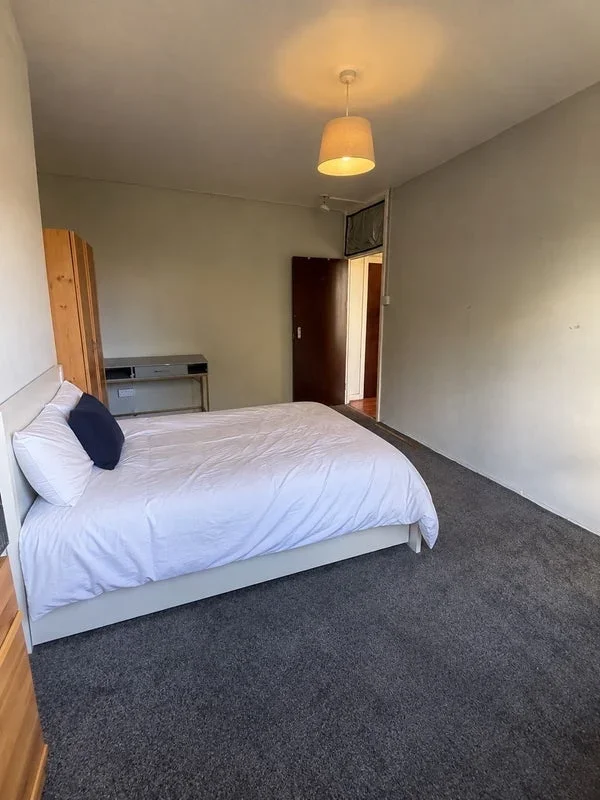 Room Saltwell Street in Greater London
