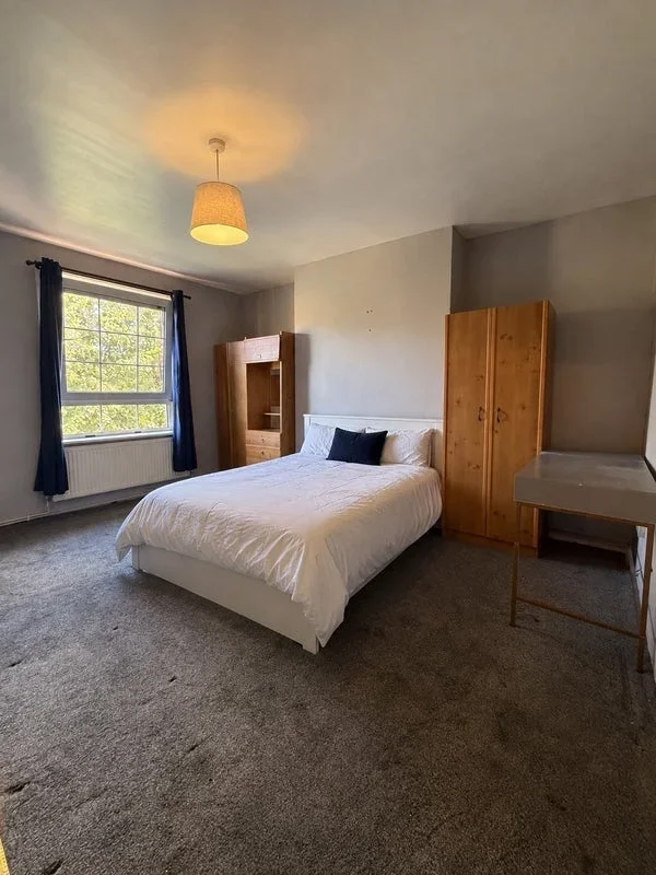Room Saltwell Street in Greater London