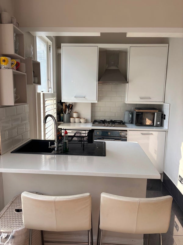 Room Ravenslea Road in Greater London