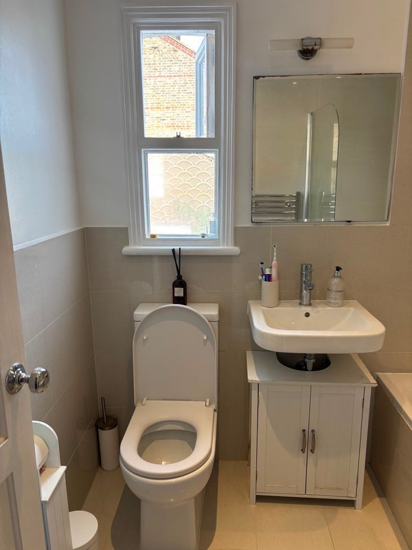 Room Ravenslea Road in Greater London