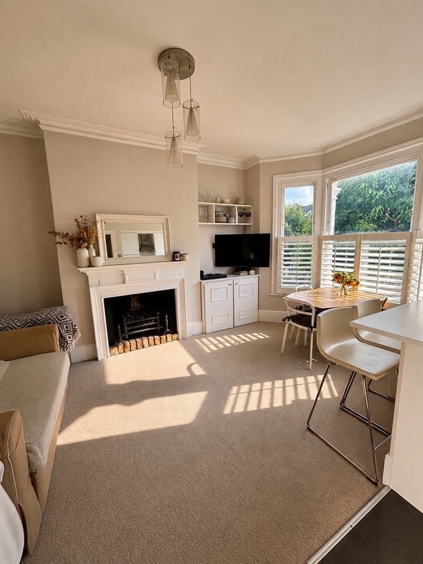 Room Ravenslea Road in Greater London