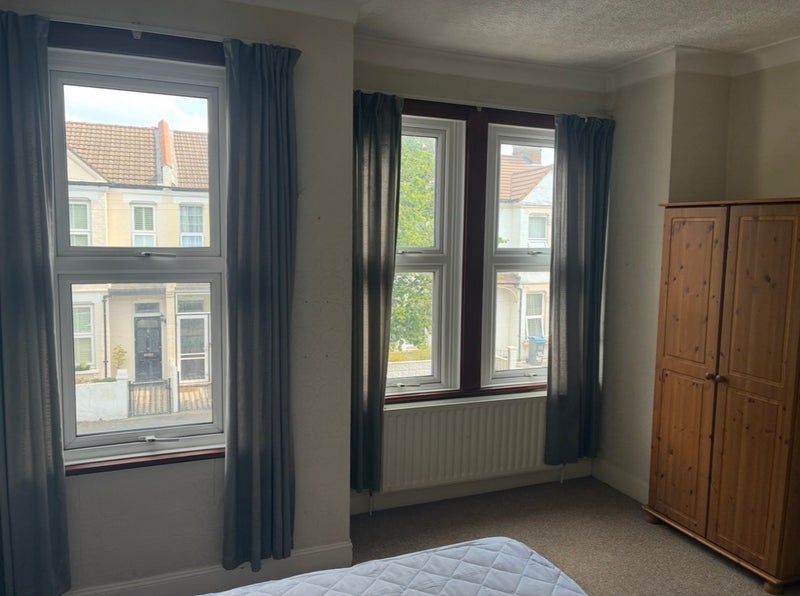 Room Park Road in Greater London
