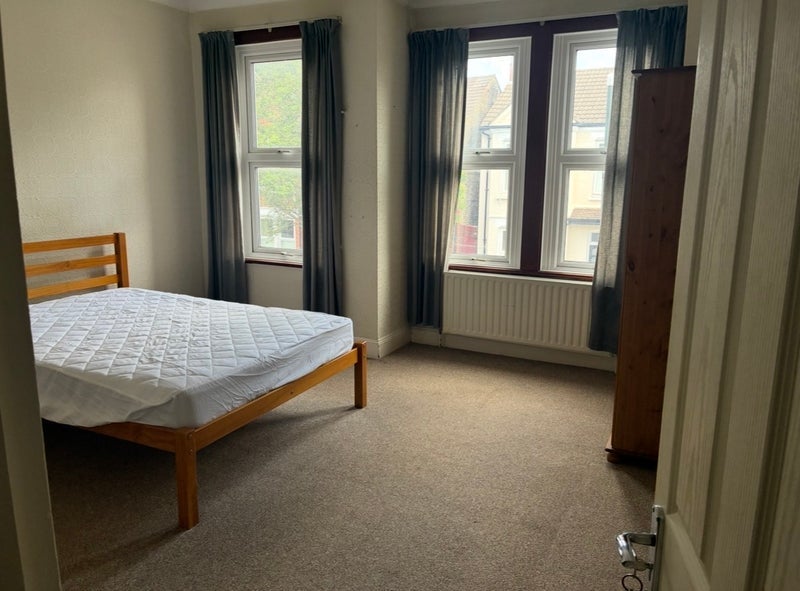 Room Park Road in Greater London