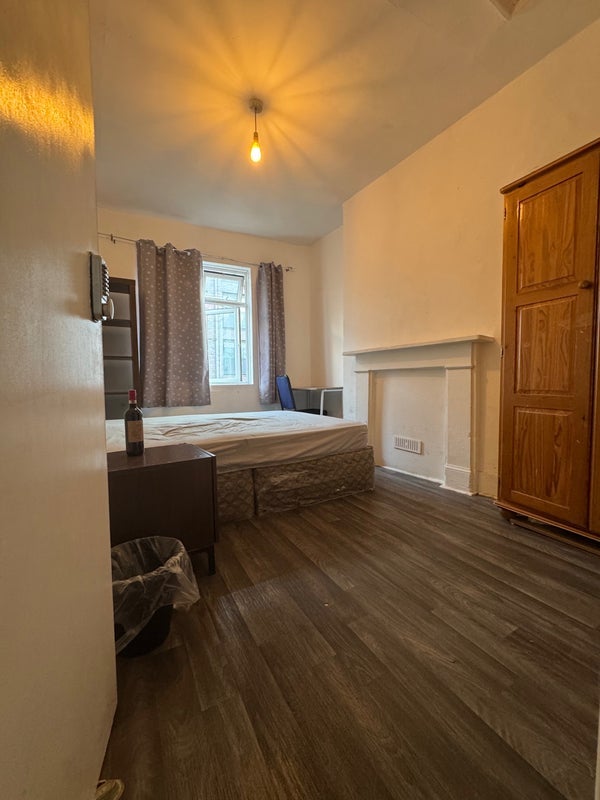 Room Stroud Green Road in Greater London